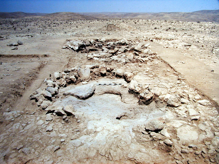 Structures at Harifian site of Abu Salem