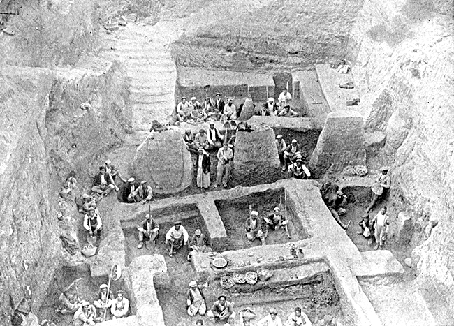 Excavation of the deep sounding at Atchana (Oriental Institute)